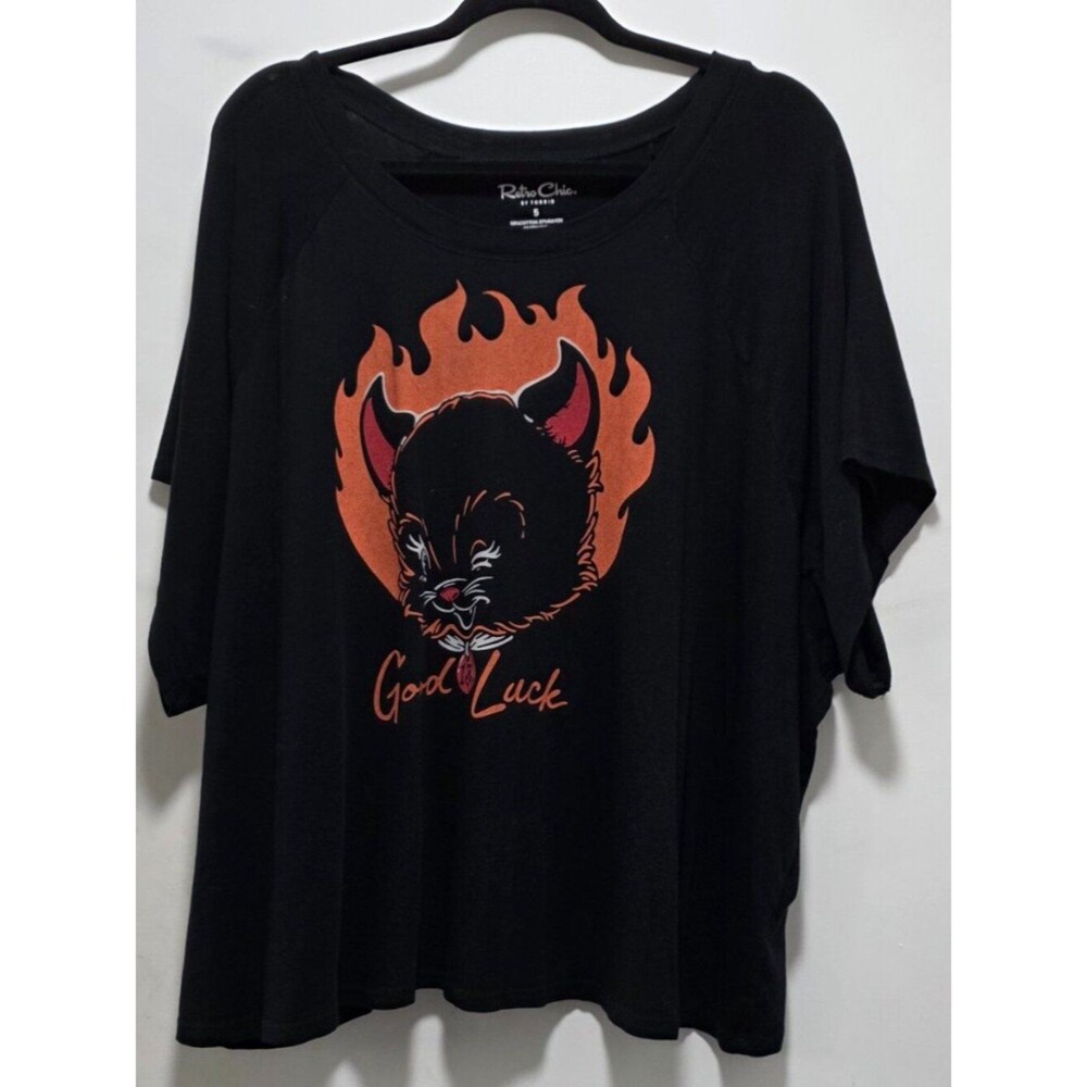 EUC Torrid Size 5 Retro Chic Cropped Tee